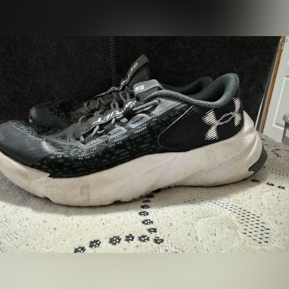 Under armour tennis shoes